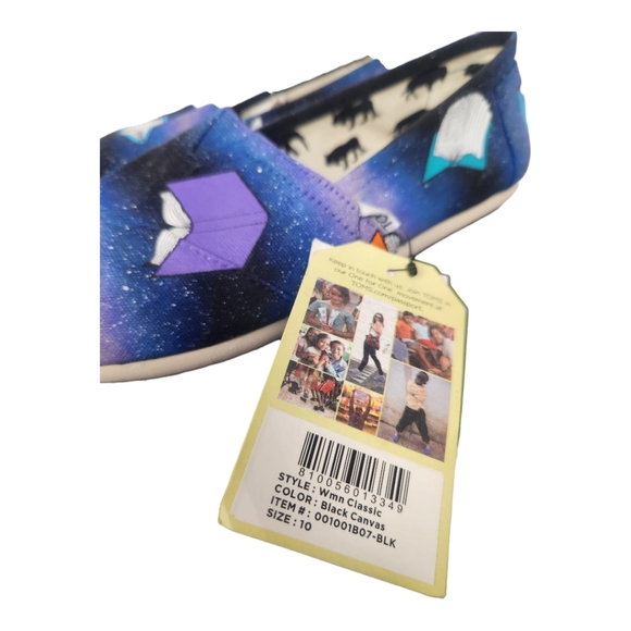 TOMS × B Street Shoes Custom Handpainted Galaxy Books Canvas Slip-on Shoes - Picture 9 of 10